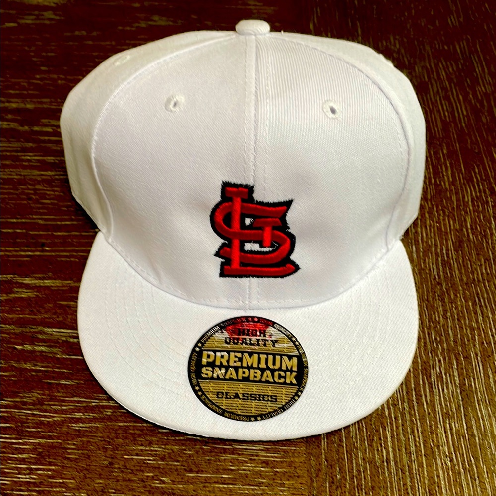 SALE🎉⚾️ NEW! White St. Louis Cardinals Snapback Baseball Hat with Red Logo! ⚾️